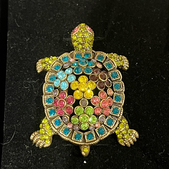 New Heidi Daus Collectors Edition Crystal Pins Turtle, Frog, DragonFly Vol 1. - Picture 3 of 6
